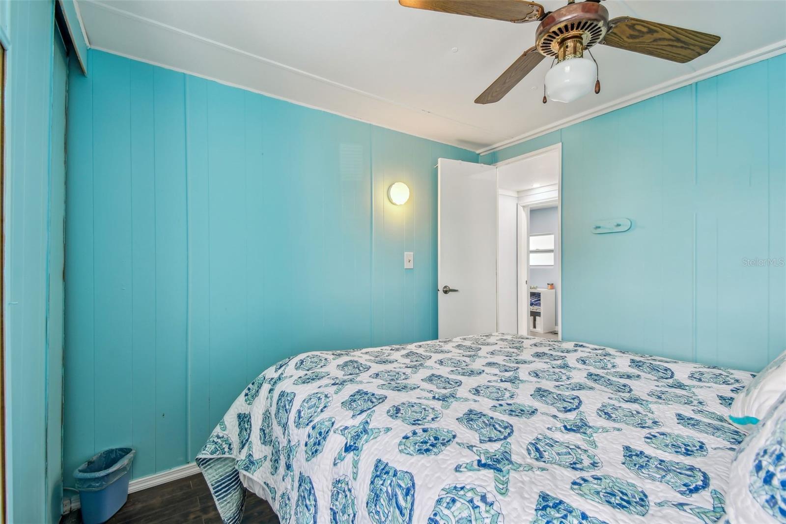 Image 22 of 73 For 12651 Seminole Boulevard 2c