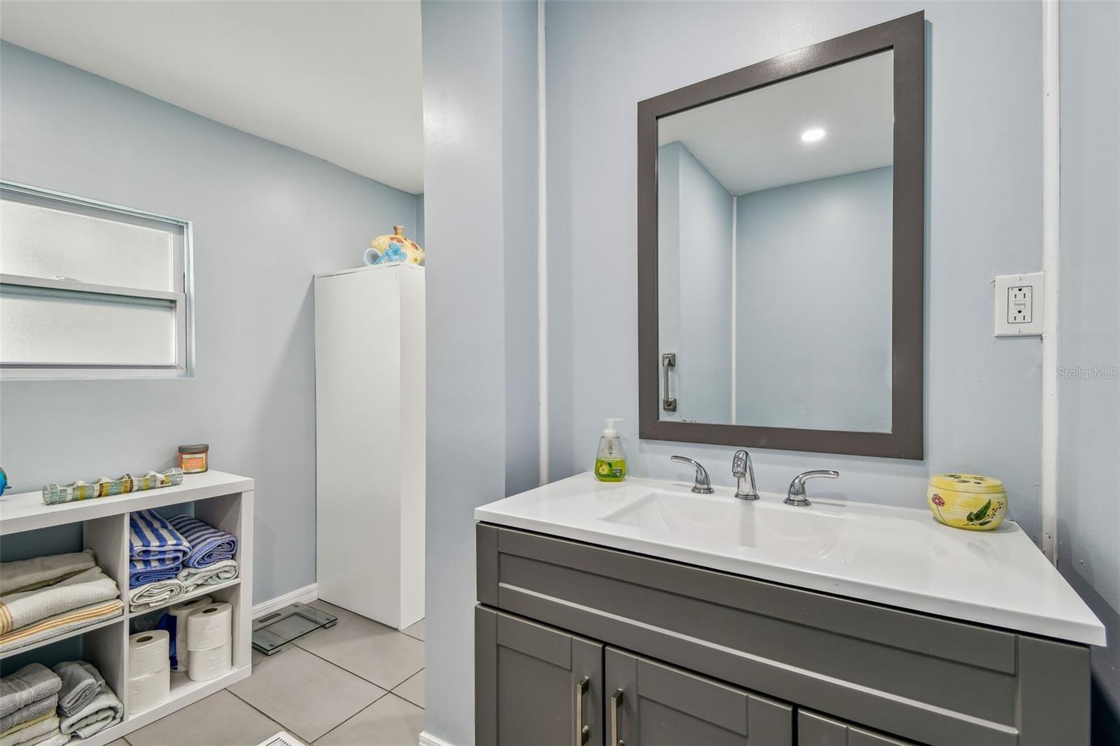 Image 25 of 73 For 12651 Seminole Boulevard 2c