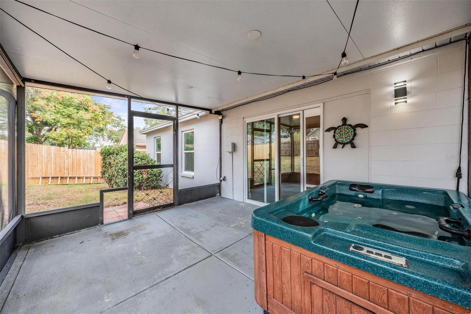 Image 19 of 34 For 404 Regal Park Drive