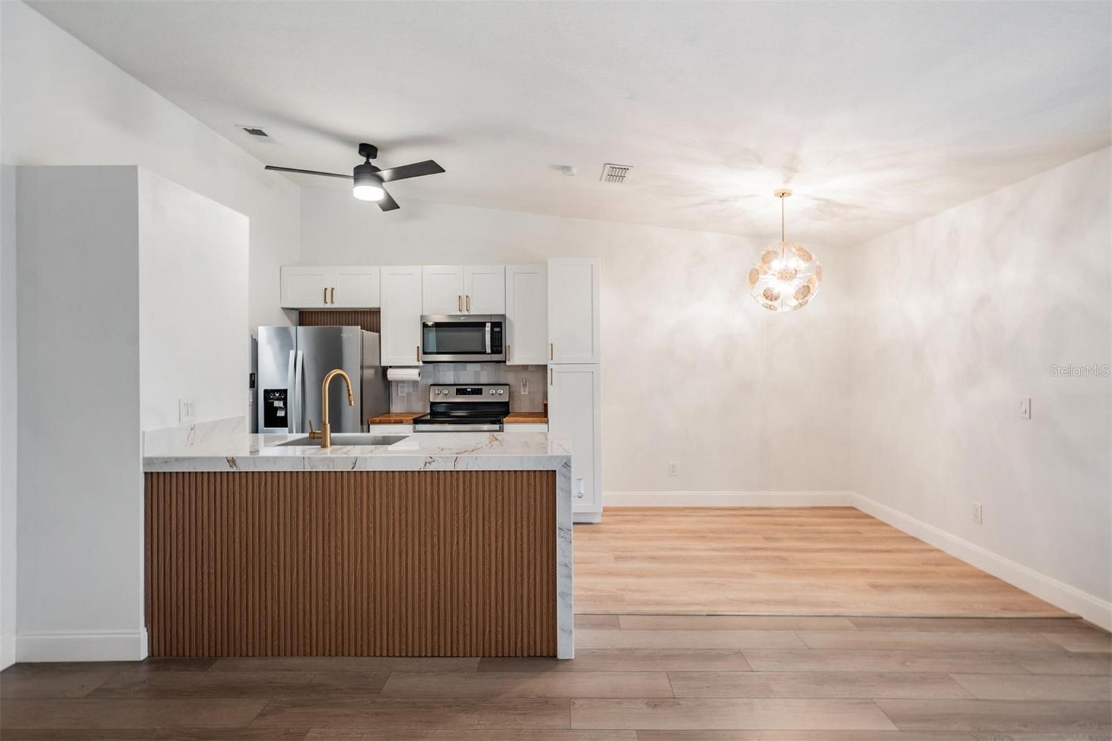 Image 5 of 34 For 404 Regal Park Drive