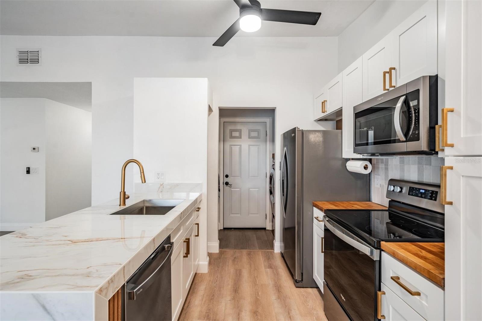 Image 9 of 34 For 404 Regal Park Drive