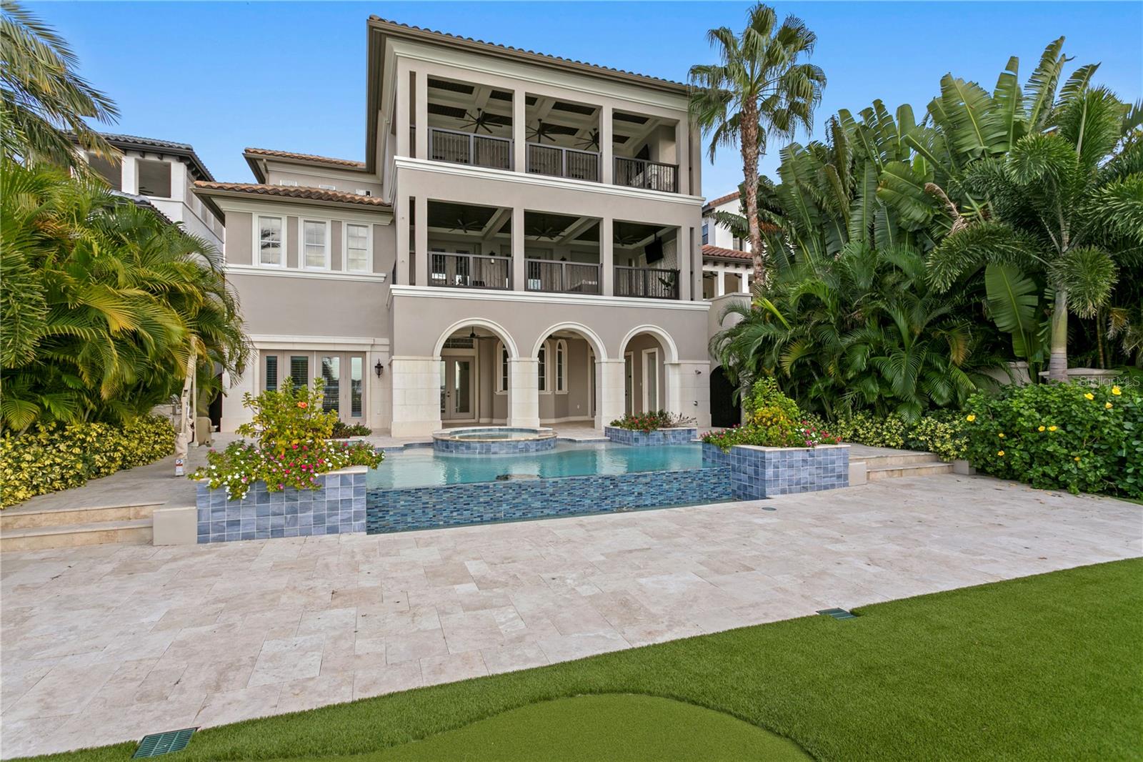 Listing photo id 8 for 5905 Beacon Shores Street