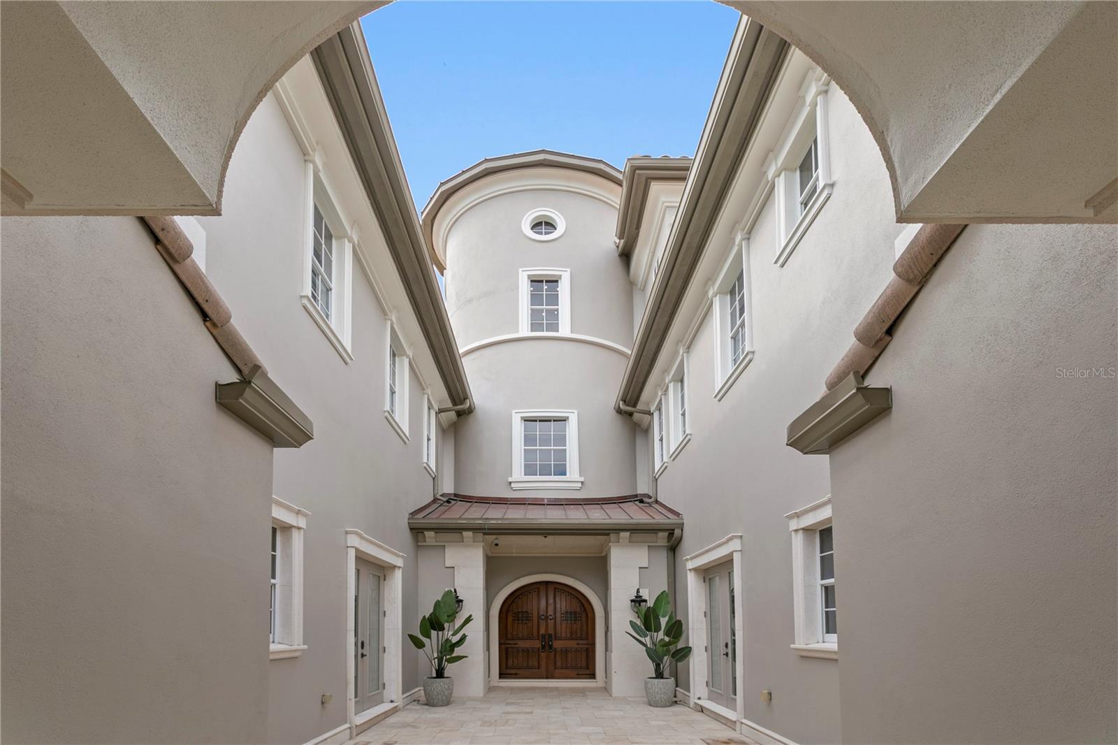 Listing photo id 11 for 5905 Beacon Shores Street