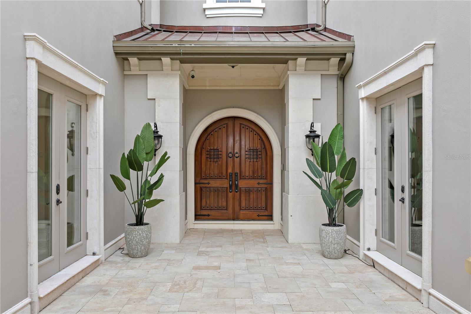 Listing photo id 12 for 5905 Beacon Shores Street