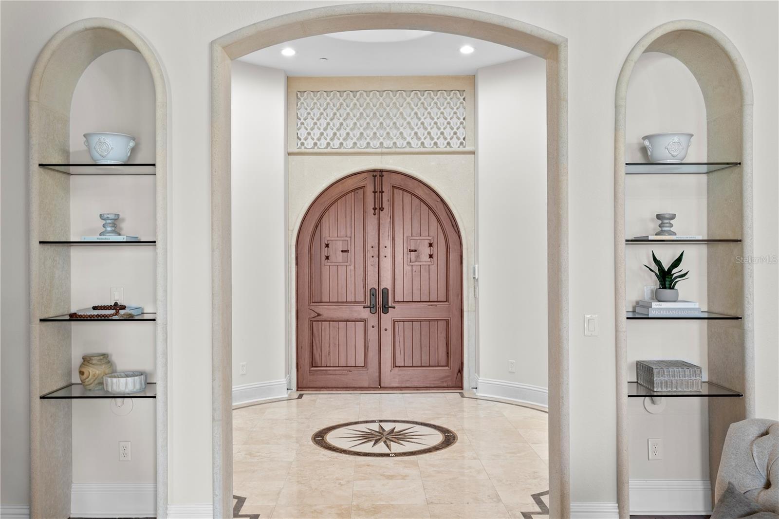 Listing photo id 14 for 5905 Beacon Shores Street