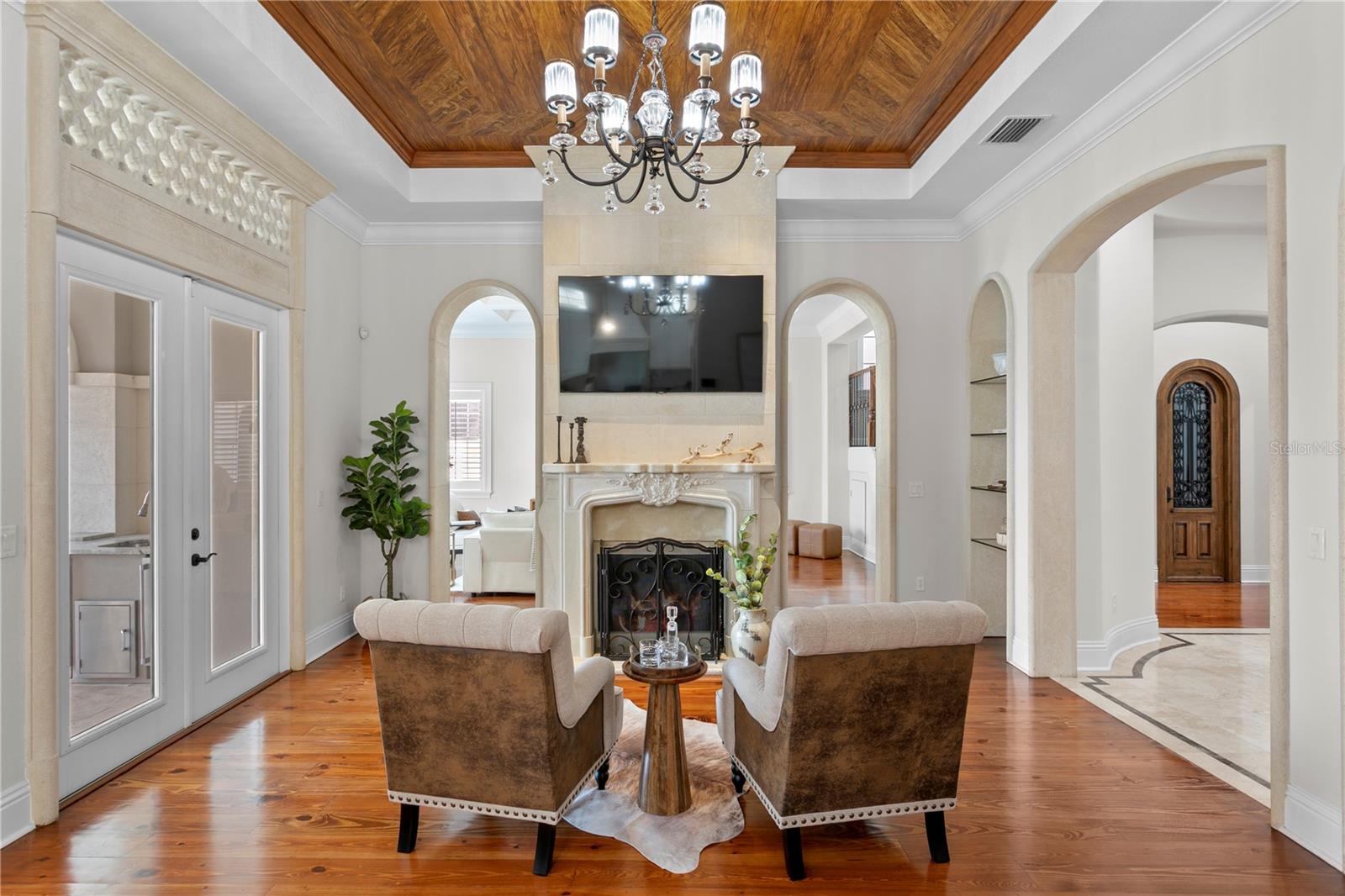 Listing photo id 16 for 5905 Beacon Shores Street