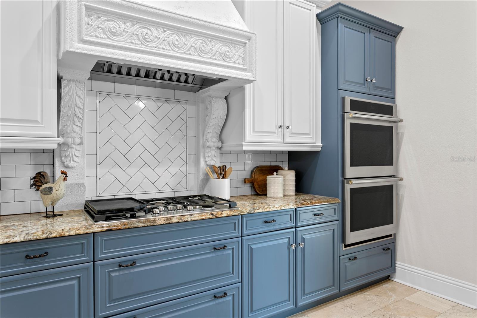 Listing photo id 21 for 5905 Beacon Shores Street