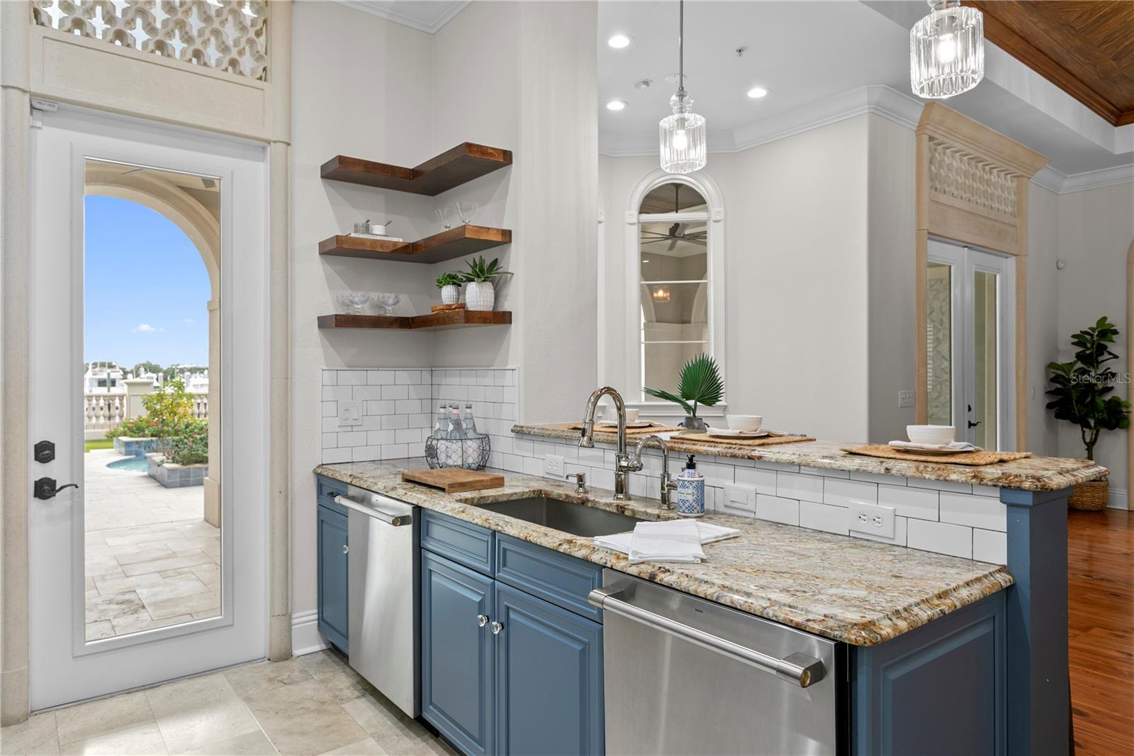 Listing photo id 22 for 5905 Beacon Shores Street