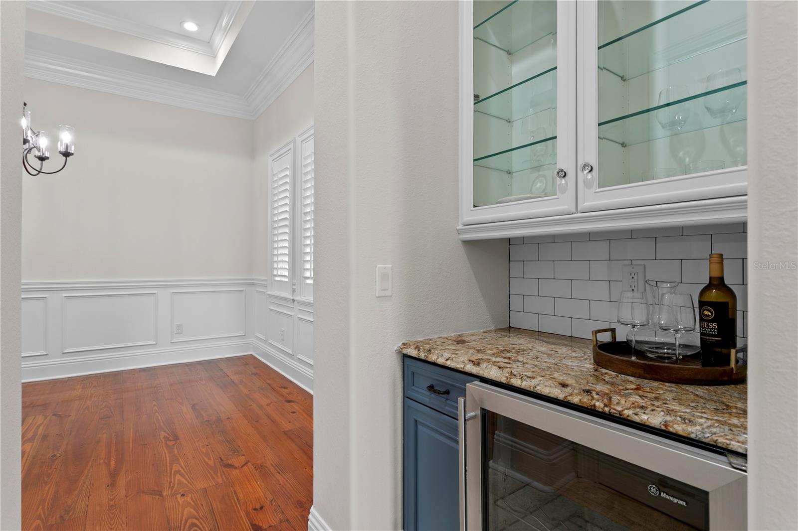 Listing photo id 24 for 5905 Beacon Shores Street