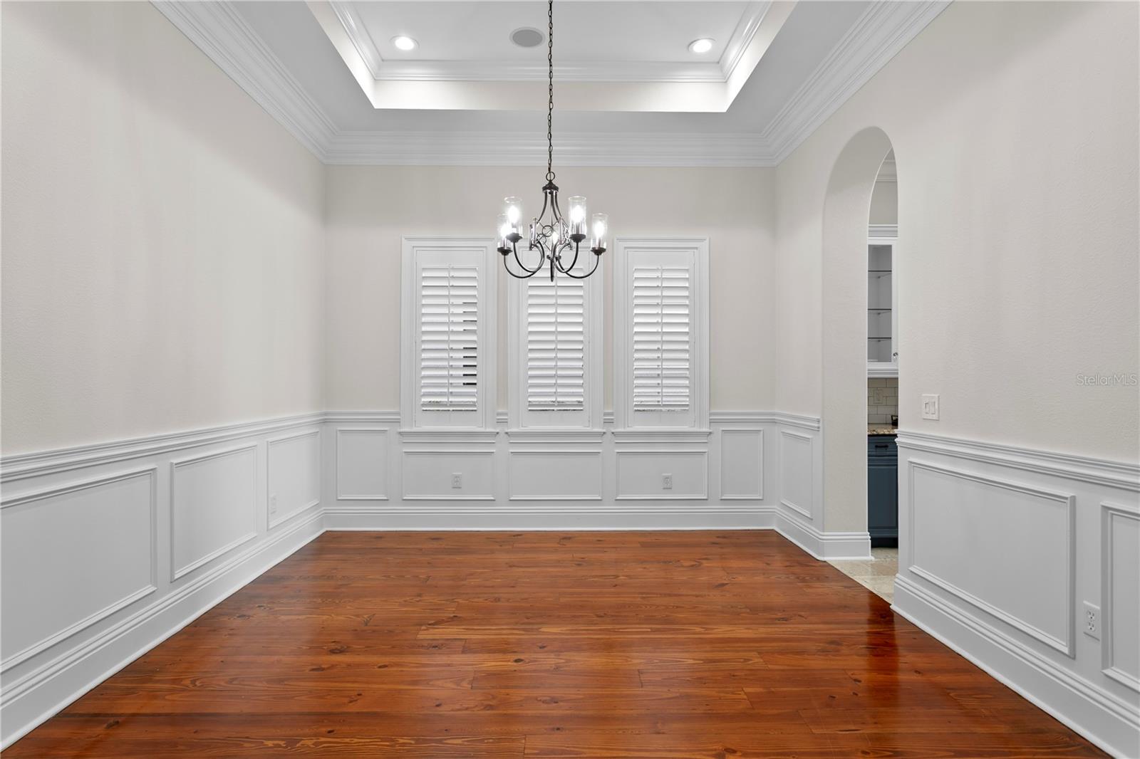 Listing photo id 26 for 5905 Beacon Shores Street