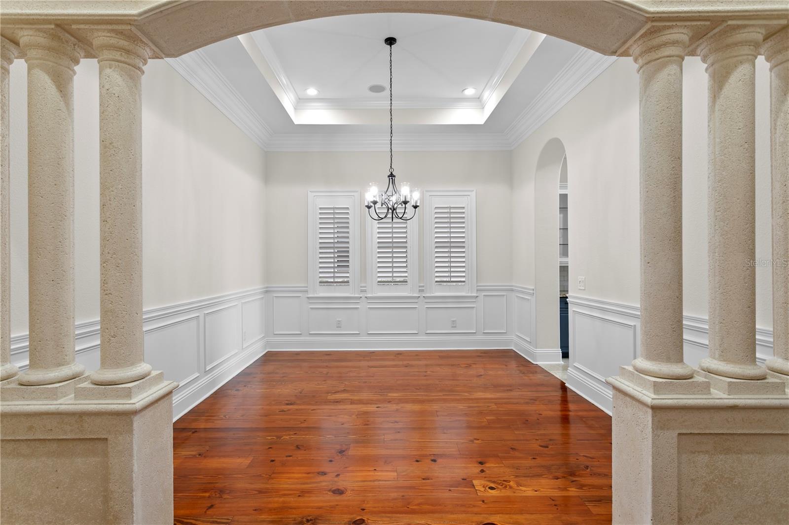 Listing photo id 27 for 5905 Beacon Shores Street