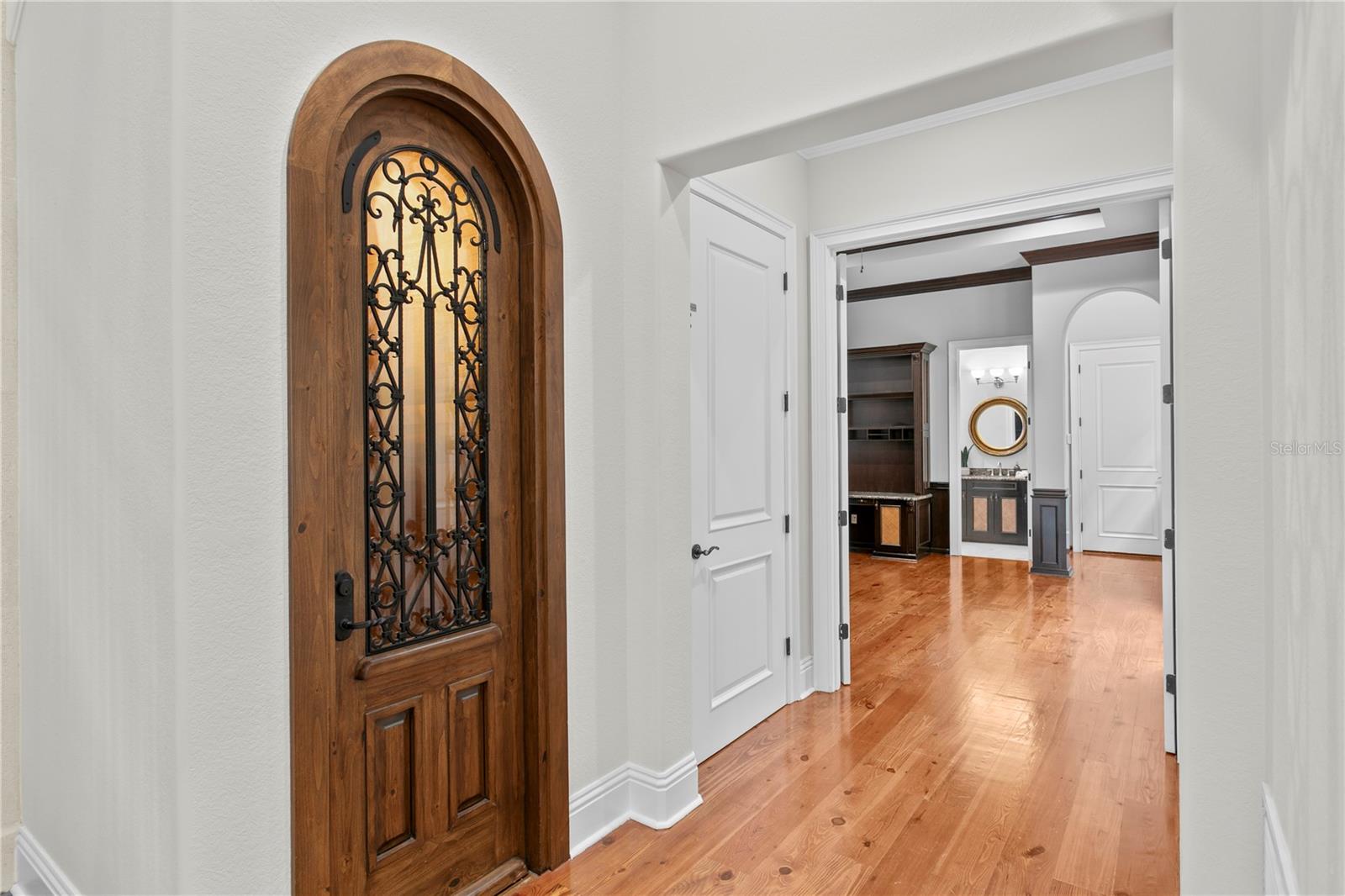 Listing photo id 31 for 5905 Beacon Shores Street