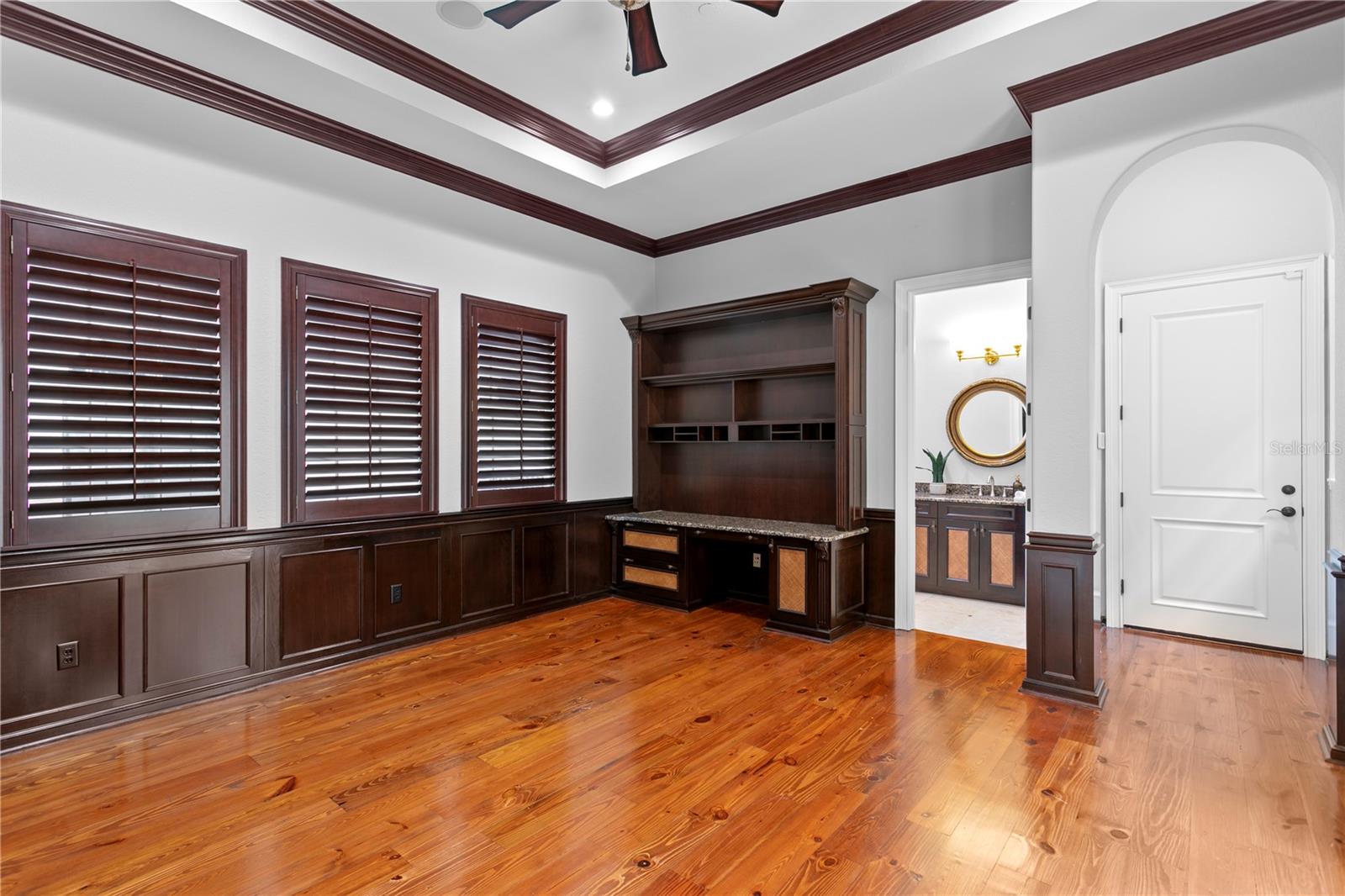 Listing photo id 33 for 5905 Beacon Shores Street