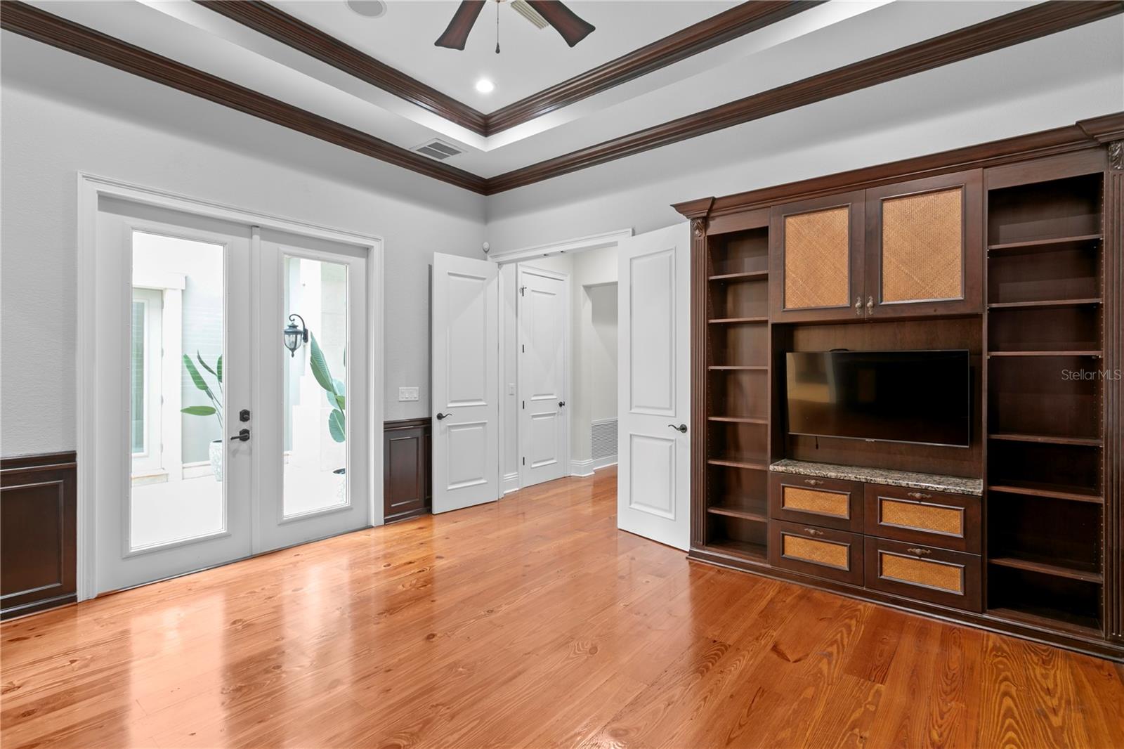 Listing photo id 34 for 5905 Beacon Shores Street