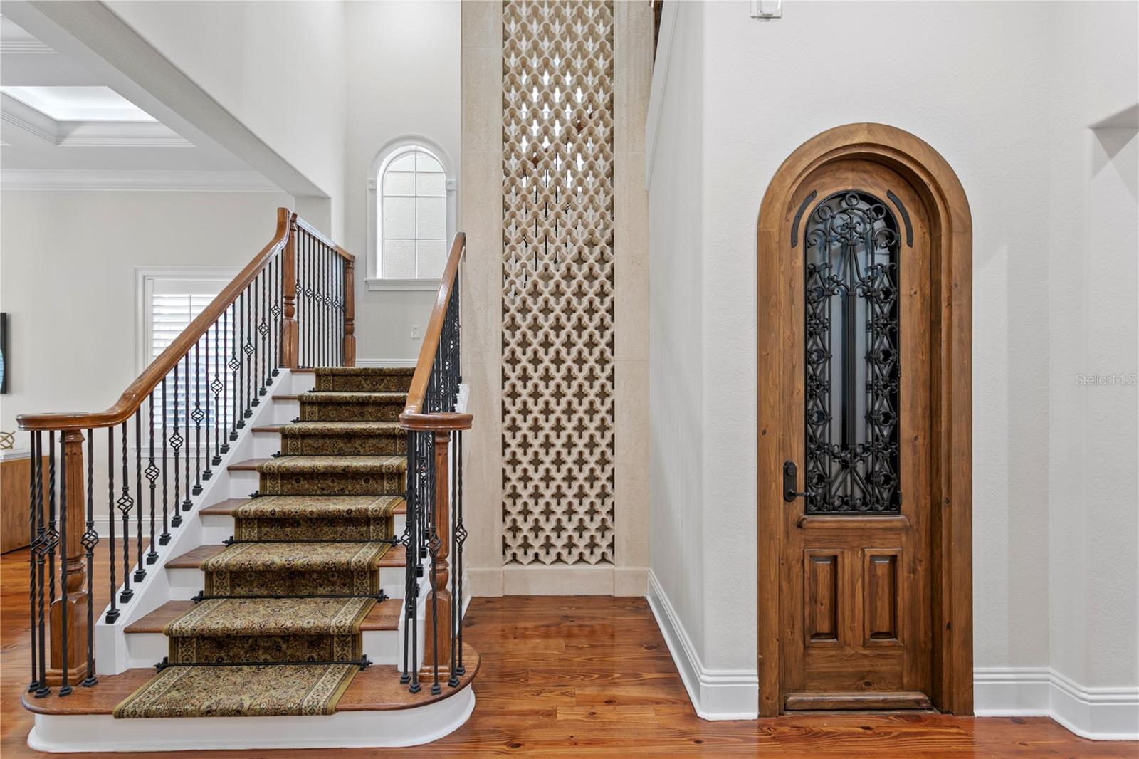 Listing photo id 37 for 5905 Beacon Shores Street