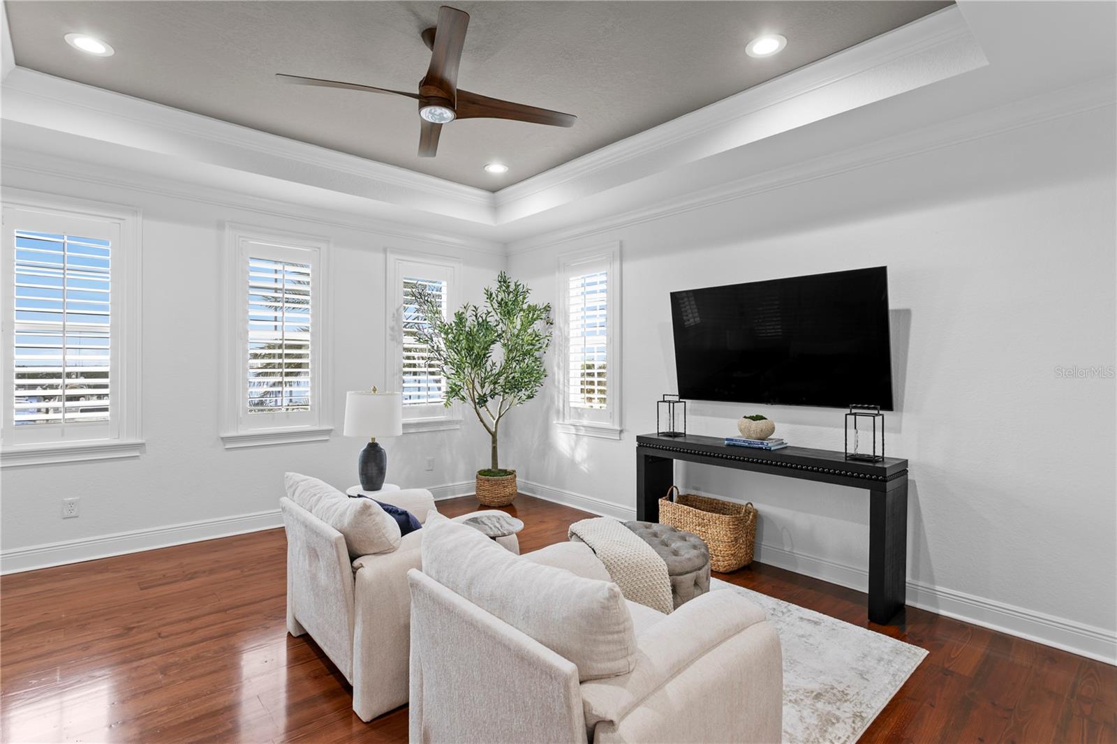 Listing photo id 39 for 5905 Beacon Shores Street