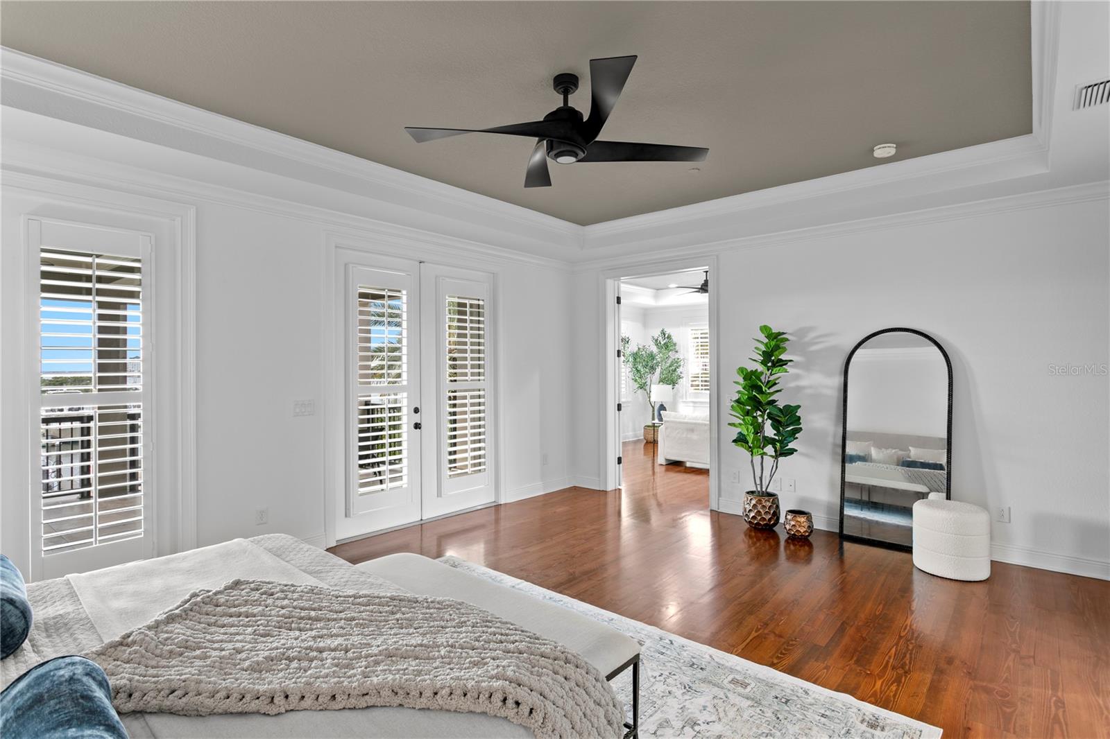 Listing photo id 42 for 5905 Beacon Shores Street