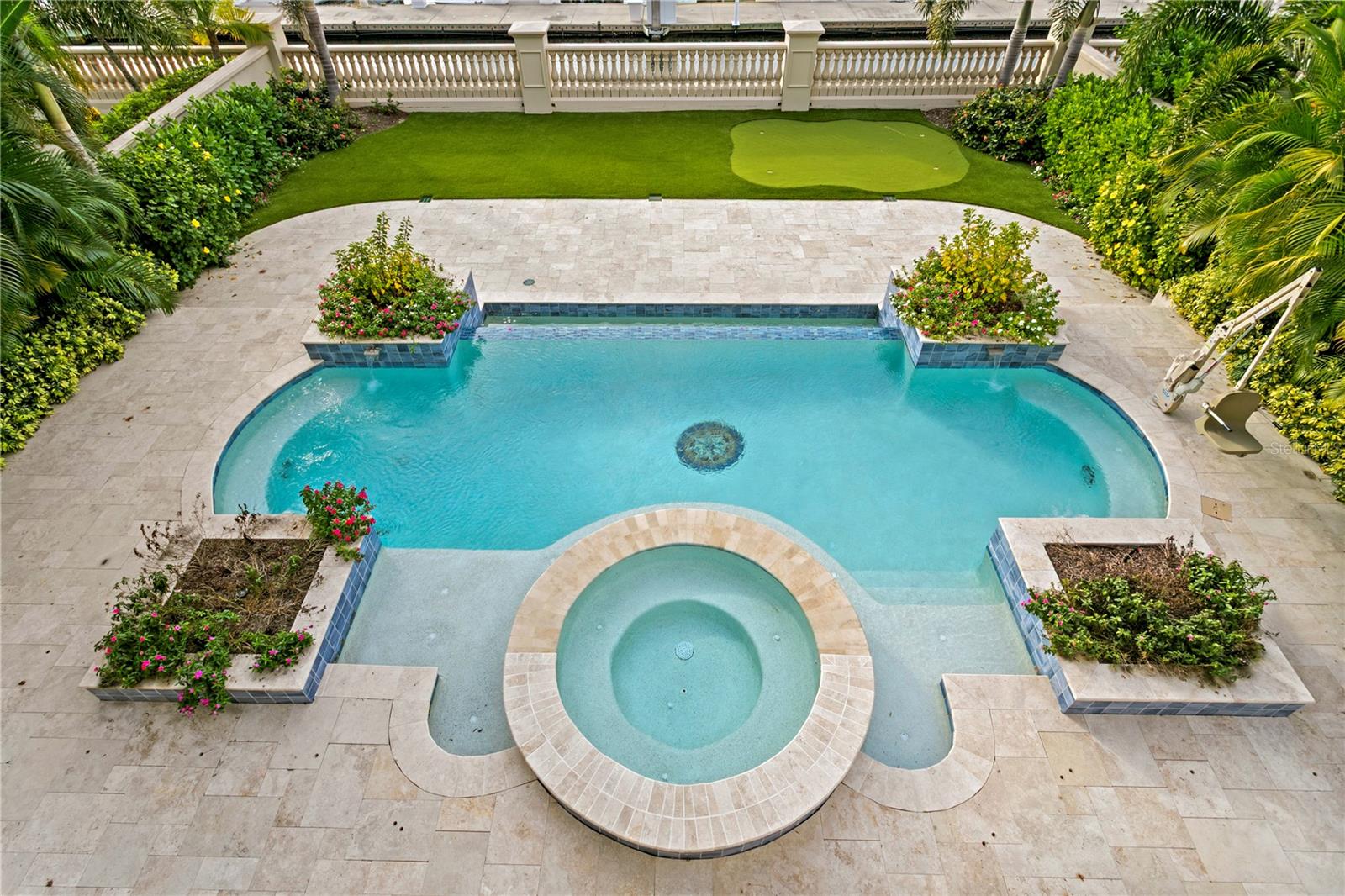 Listing photo id 46 for 5905 Beacon Shores Street