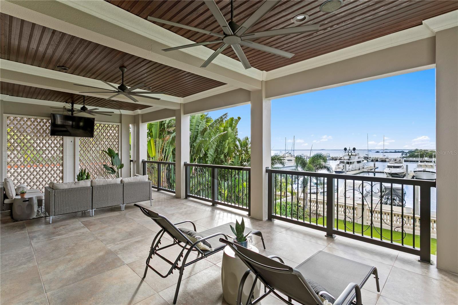 Listing photo id 47 for 5905 Beacon Shores Street