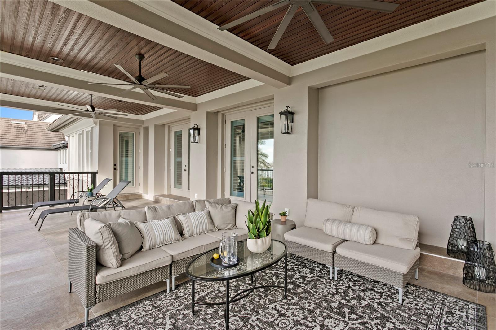 Listing photo id 48 for 5905 Beacon Shores Street