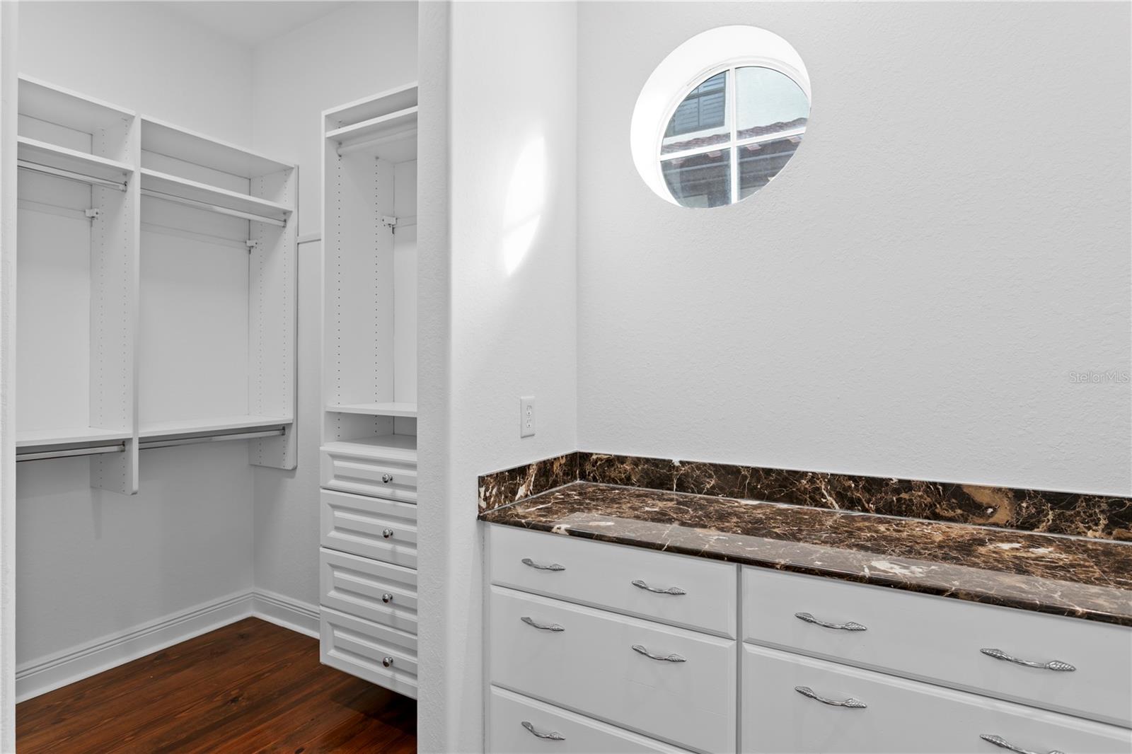 Listing photo id 53 for 5905 Beacon Shores Street