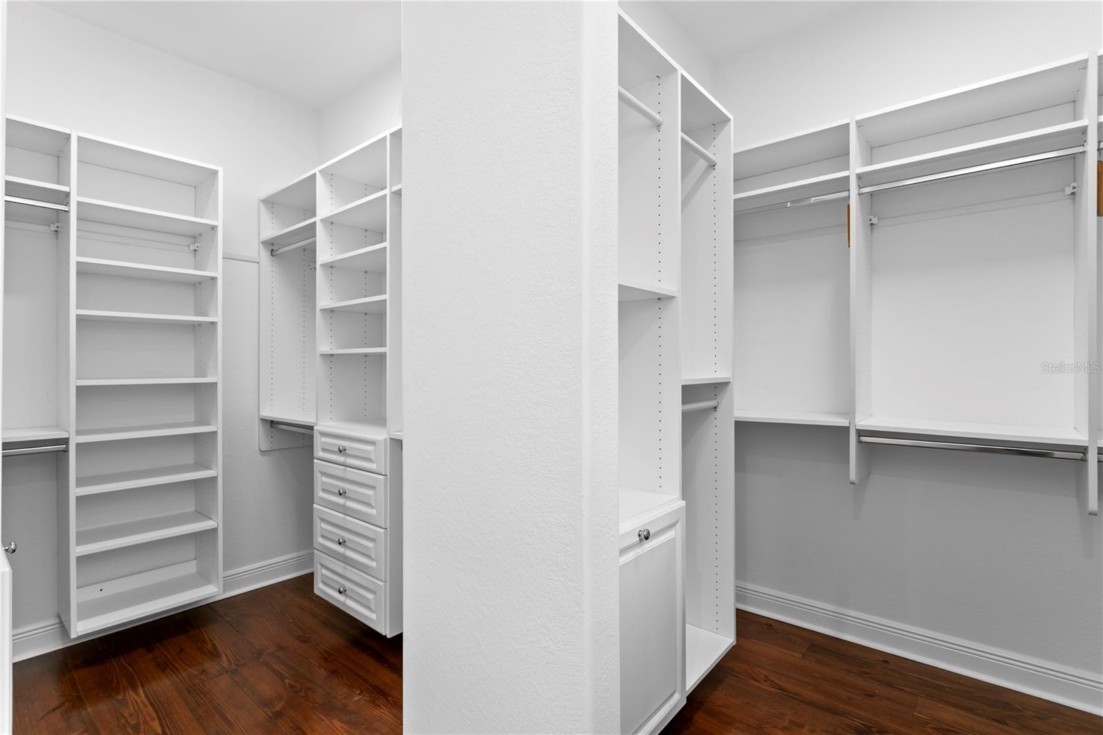 Listing photo id 54 for 5905 Beacon Shores Street