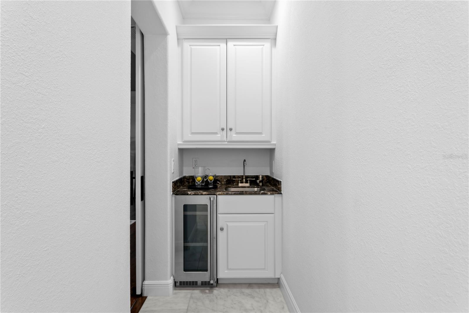 Listing photo id 55 for 5905 Beacon Shores Street