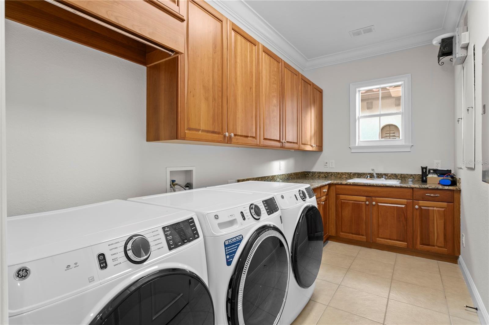 Listing photo id 56 for 5905 Beacon Shores Street