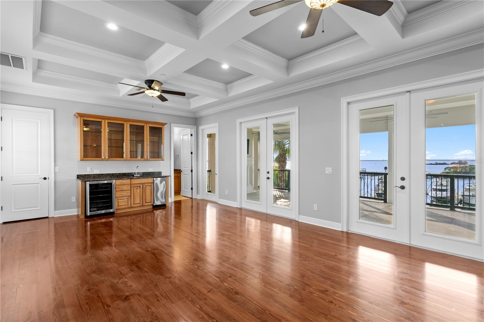 Listing photo id 62 for 5905 Beacon Shores Street