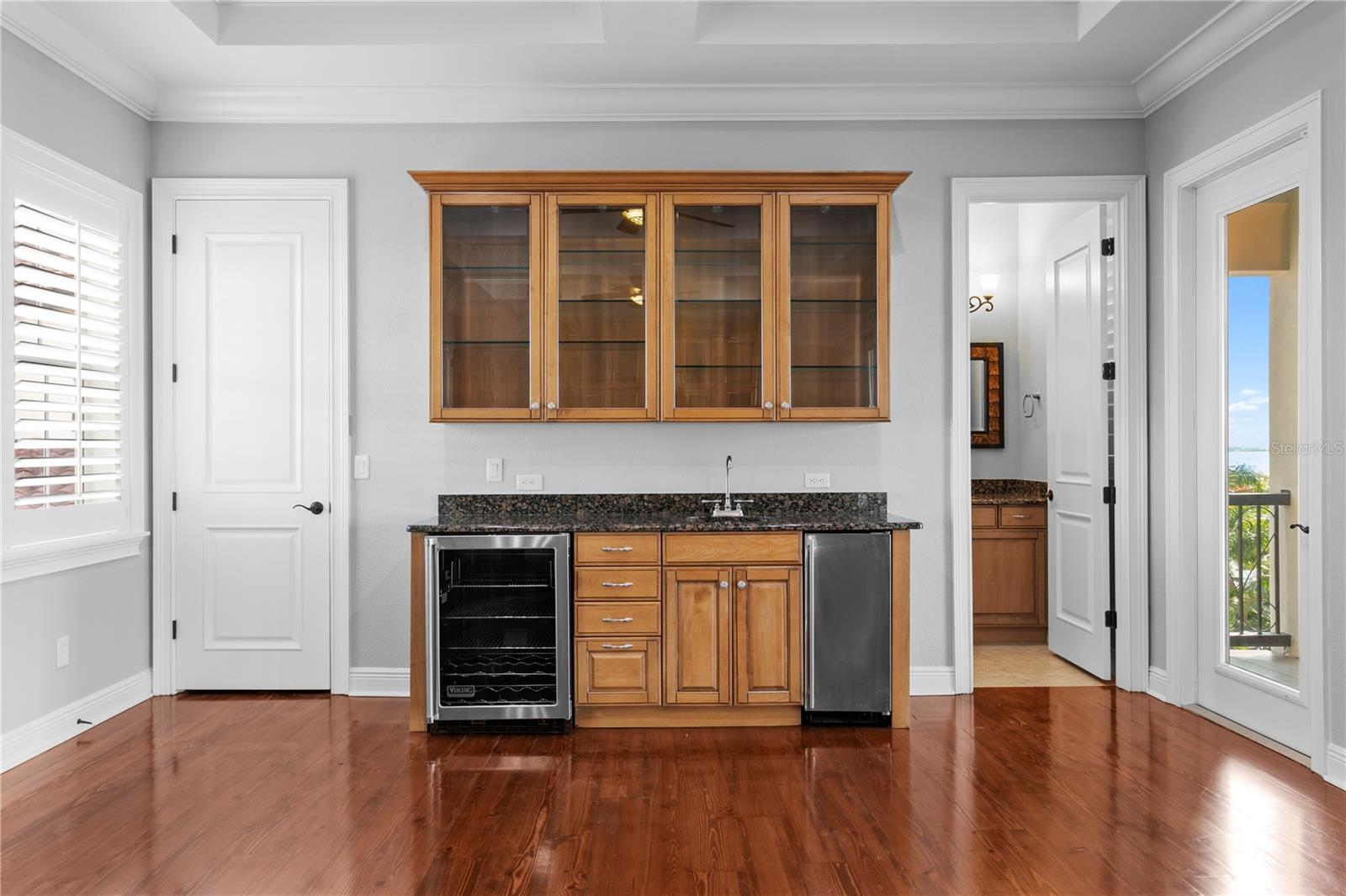 Listing photo id 64 for 5905 Beacon Shores Street