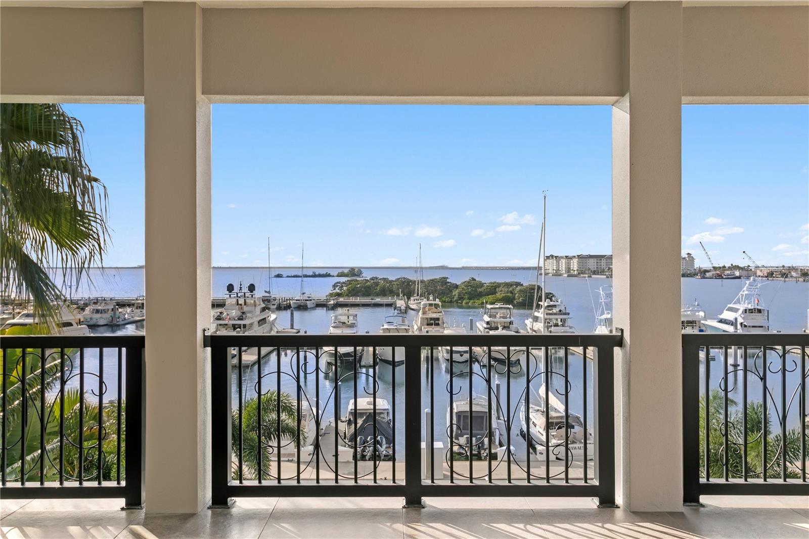 Listing photo id 67 for 5905 Beacon Shores Street
