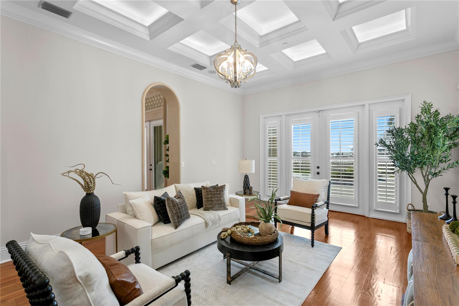 Listing photo id 5 for 5905 Beacon Shores Street