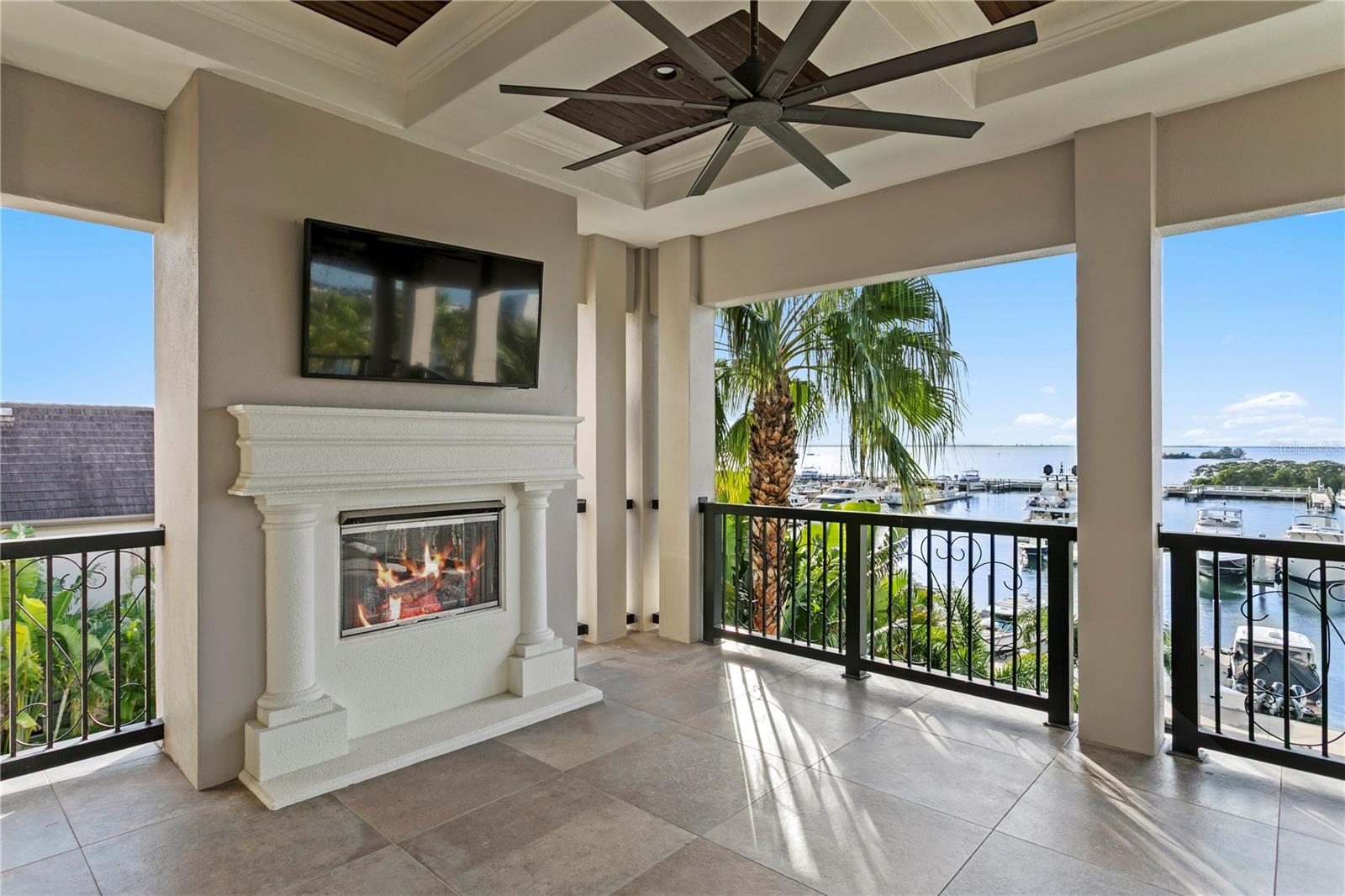 Listing photo id 68 for 5905 Beacon Shores Street