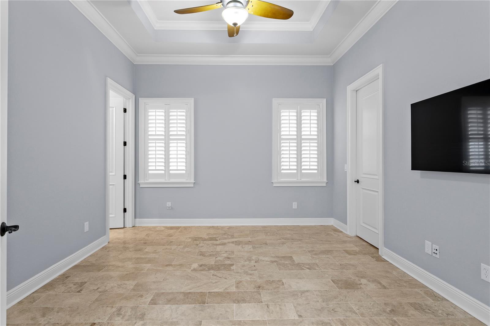 Listing photo id 73 for 5905 Beacon Shores Street