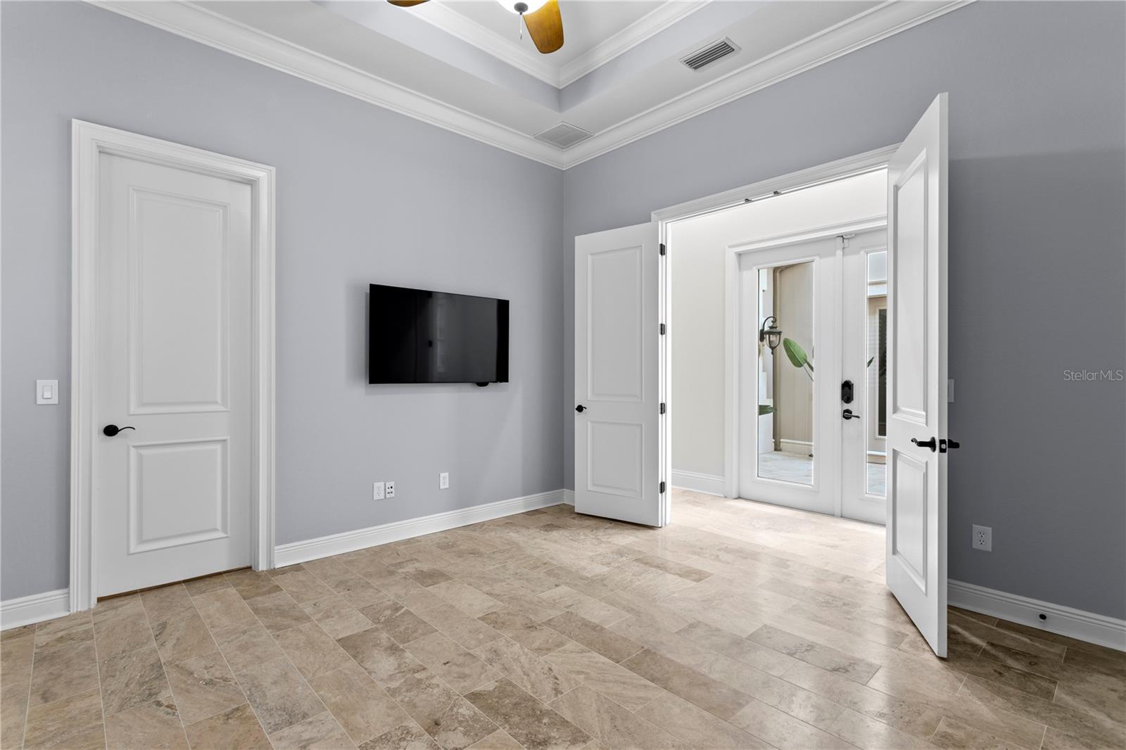 Listing photo id 74 for 5905 Beacon Shores Street