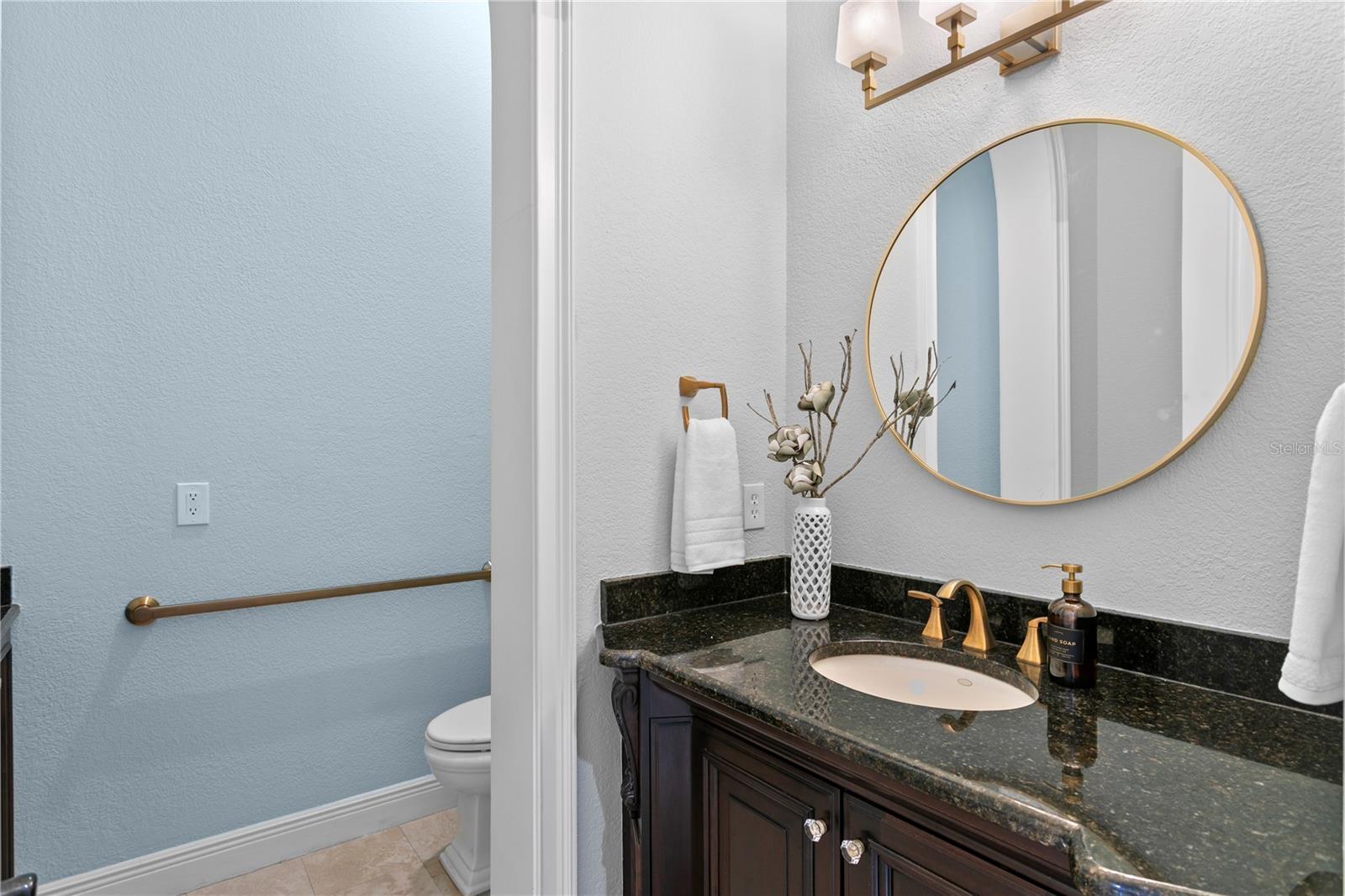 Listing photo id 75 for 5905 Beacon Shores Street