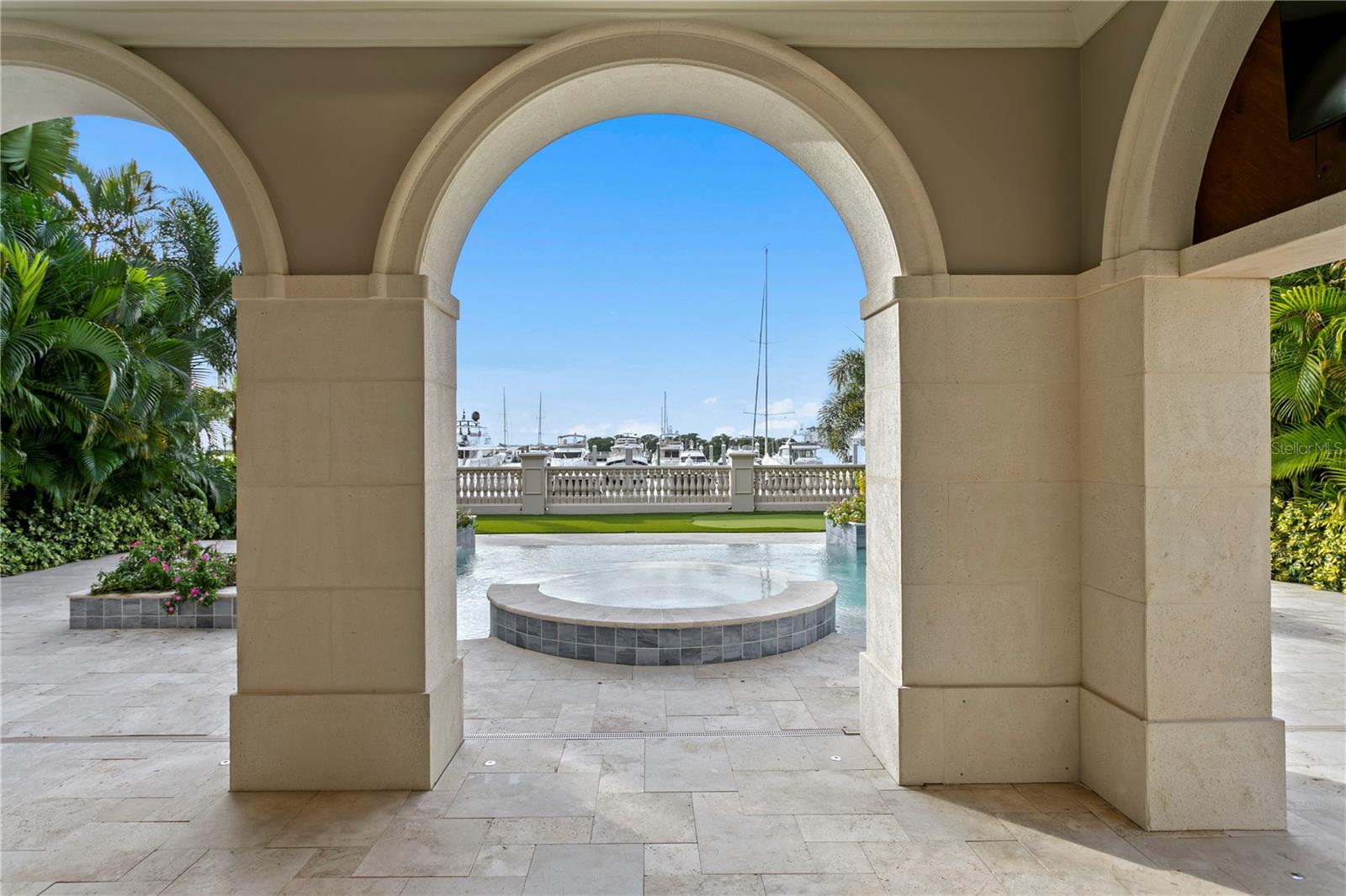 Listing photo id 76 for 5905 Beacon Shores Street