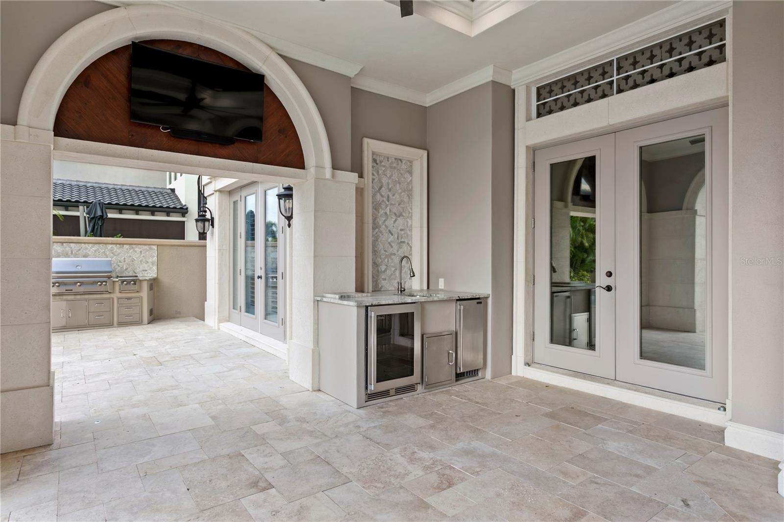 Listing photo id 77 for 5905 Beacon Shores Street