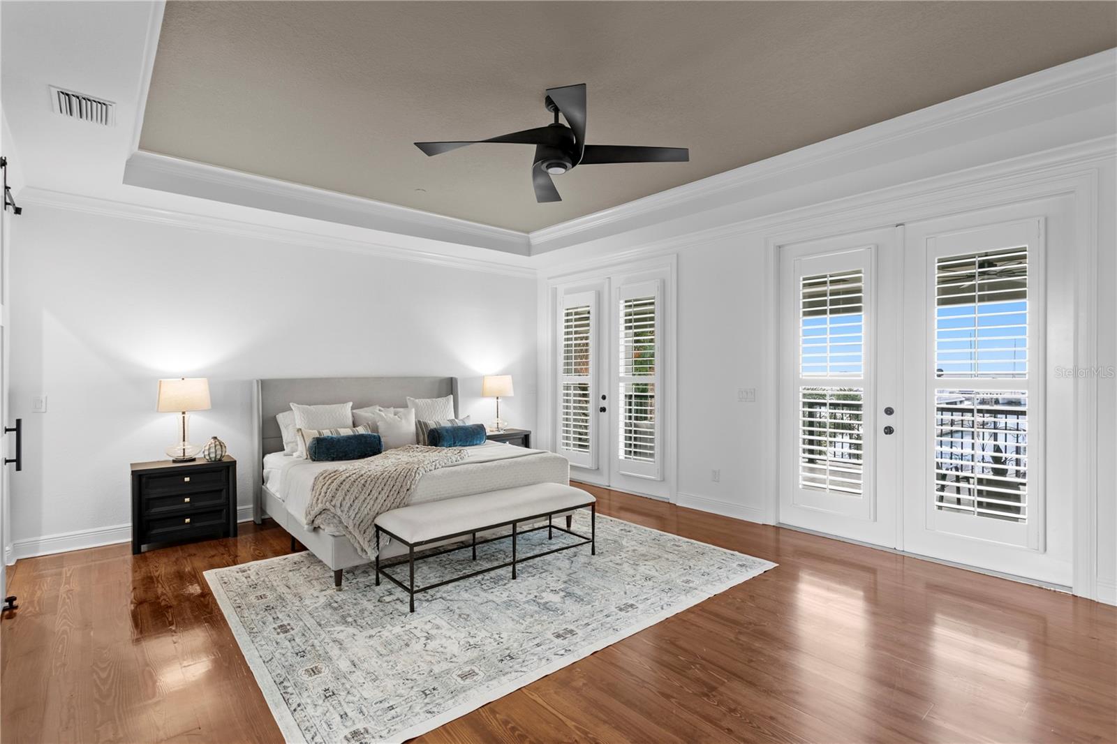 Listing photo id 6 for 5905 Beacon Shores Street