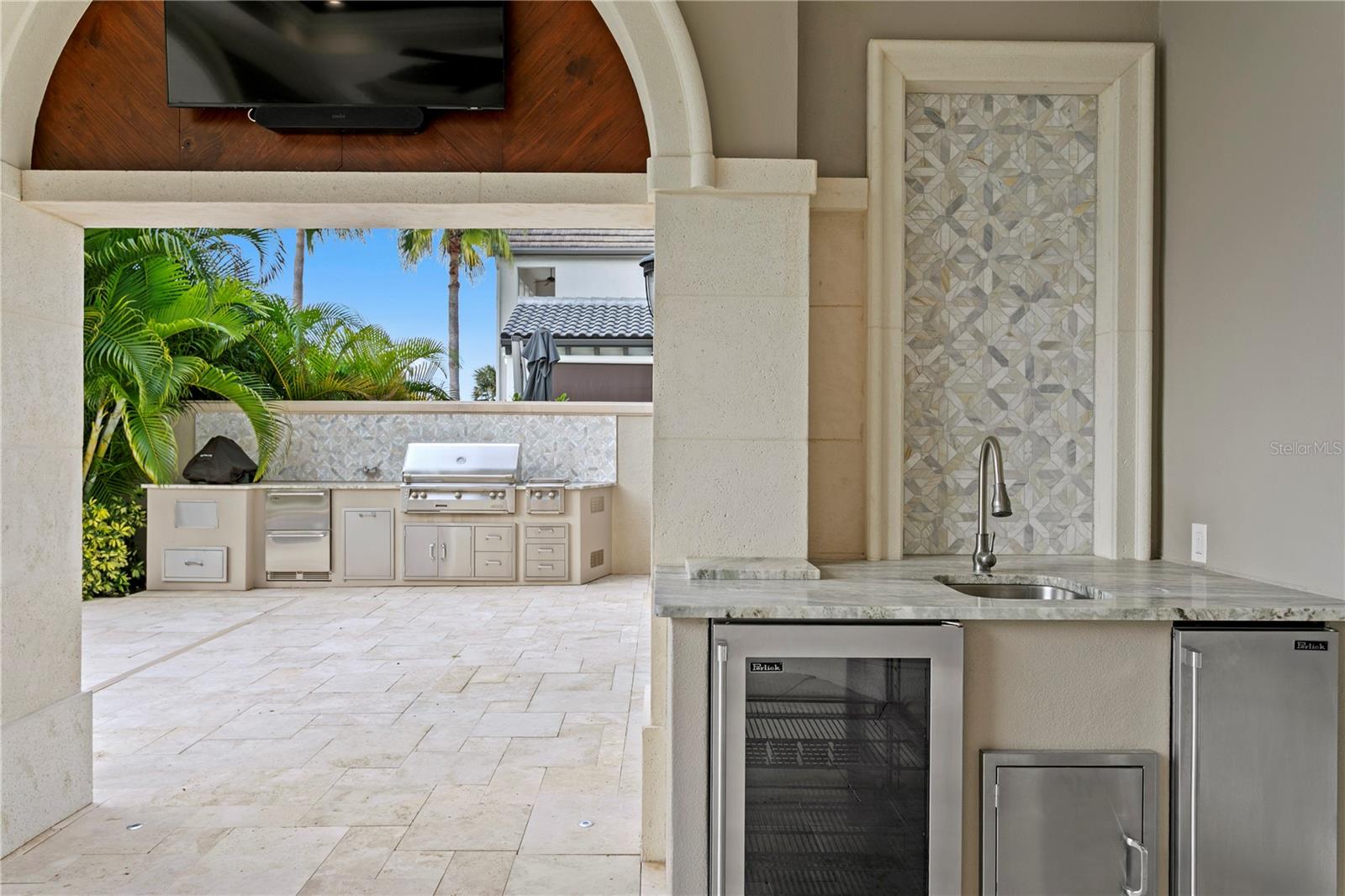 Listing photo id 78 for 5905 Beacon Shores Street