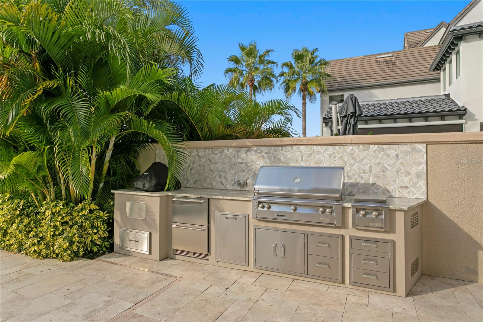 Listing photo id 79 for 5905 Beacon Shores Street