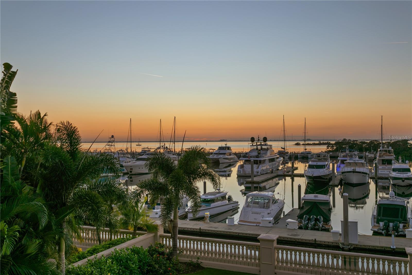 Listing photo id 82 for 5905 Beacon Shores Street