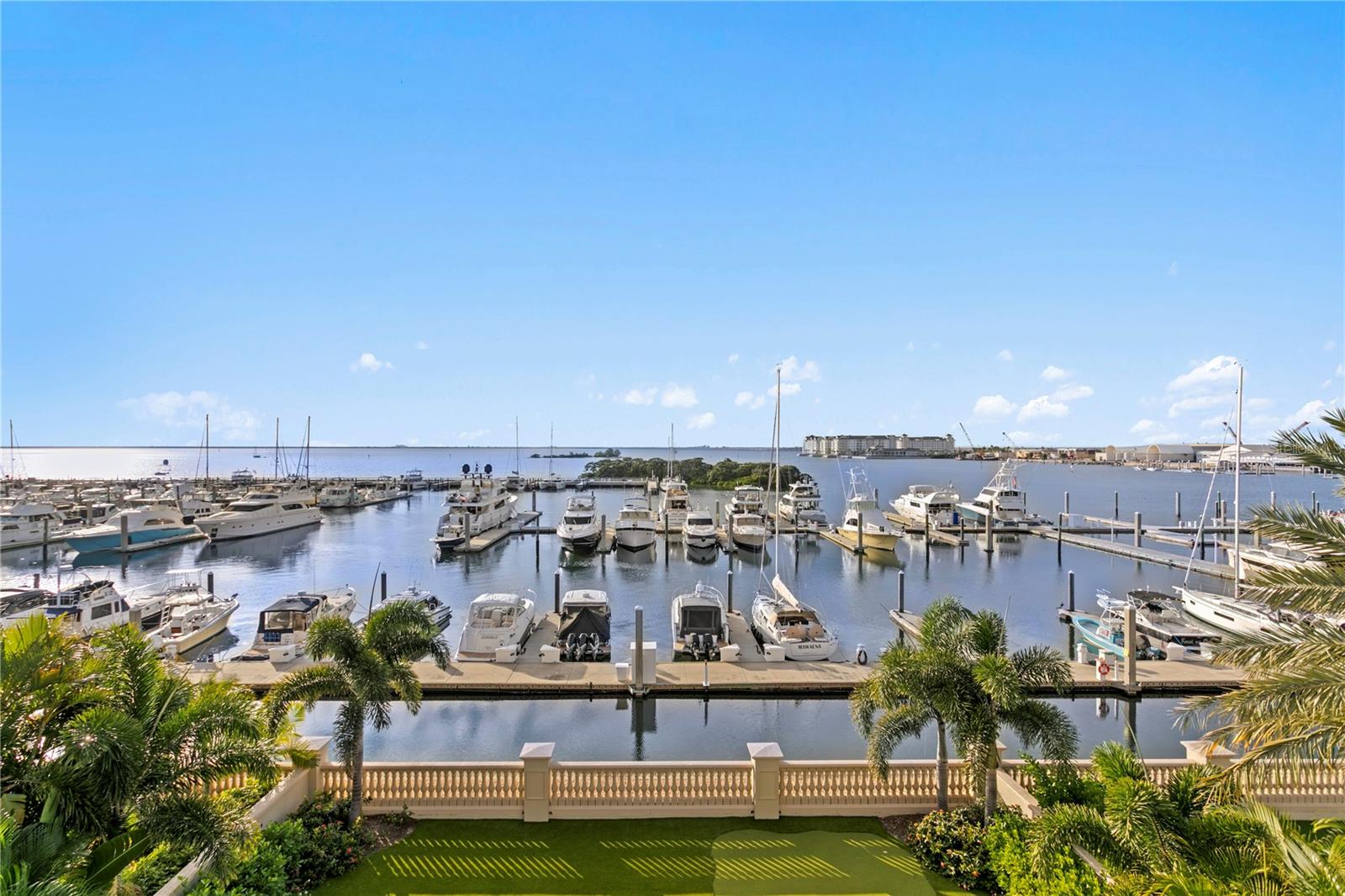 Listing photo id 84 for 5905 Beacon Shores Street