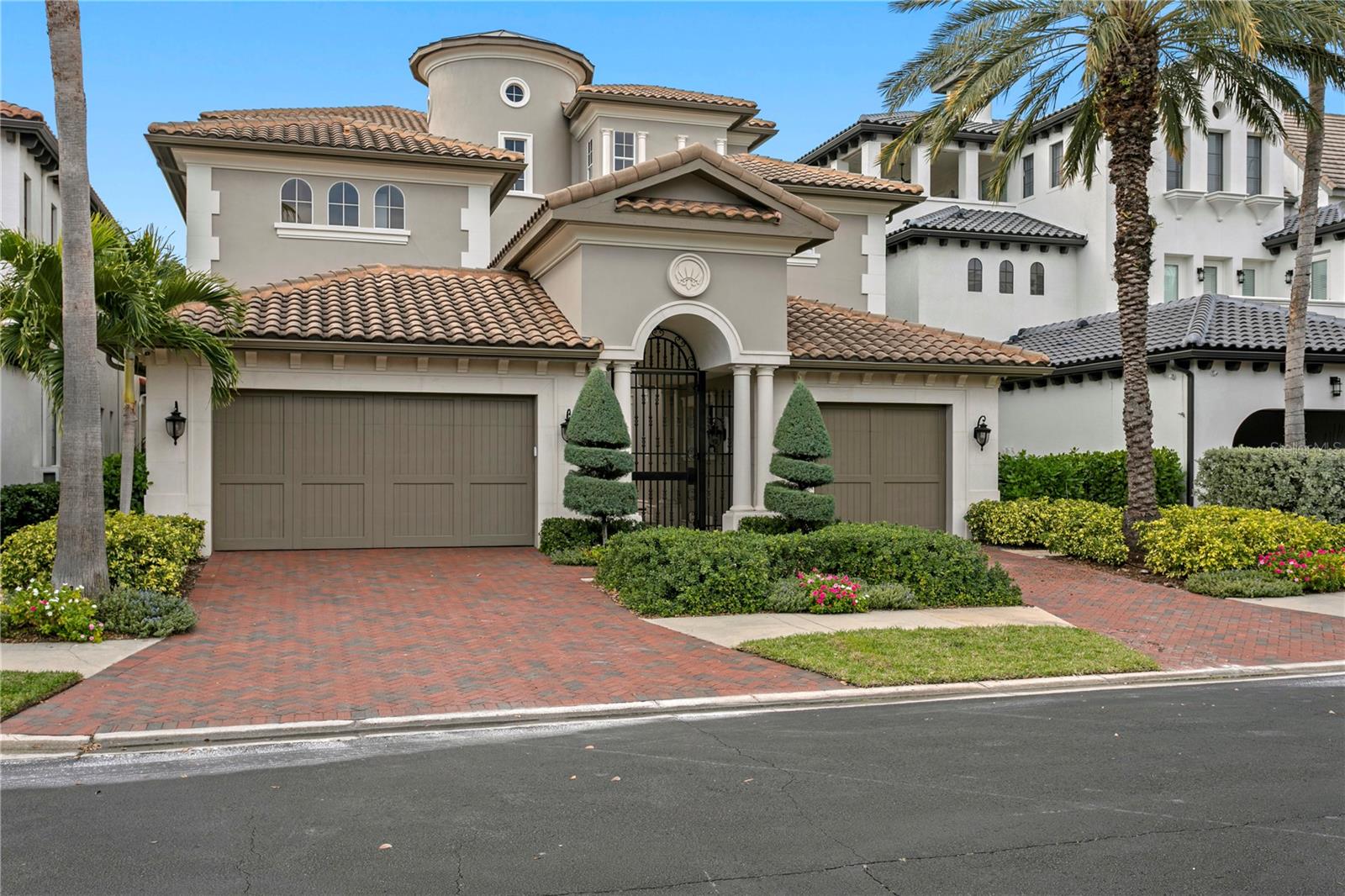 Listing photo id 86 for 5905 Beacon Shores Street