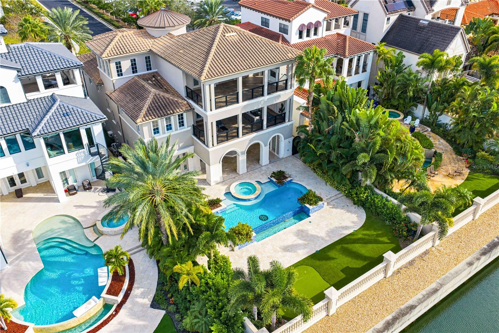 Listing photo id 87 for 5905 Beacon Shores Street