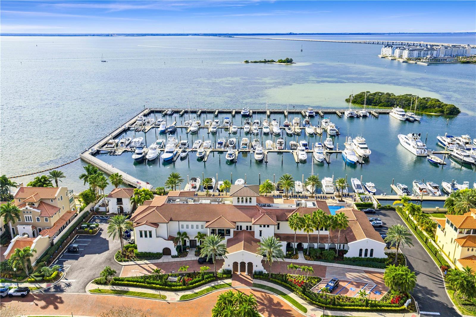 Listing photo id 94 for 5905 Beacon Shores Street