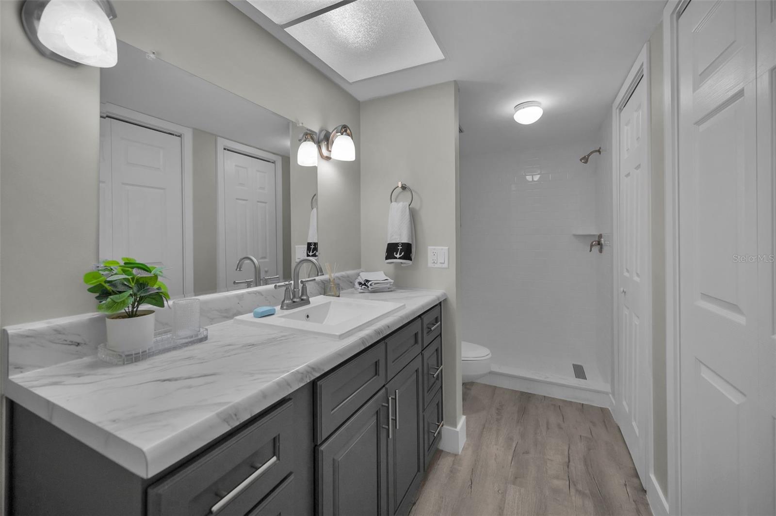 Image 22 of 46 For 622 Edgewater Drive 123