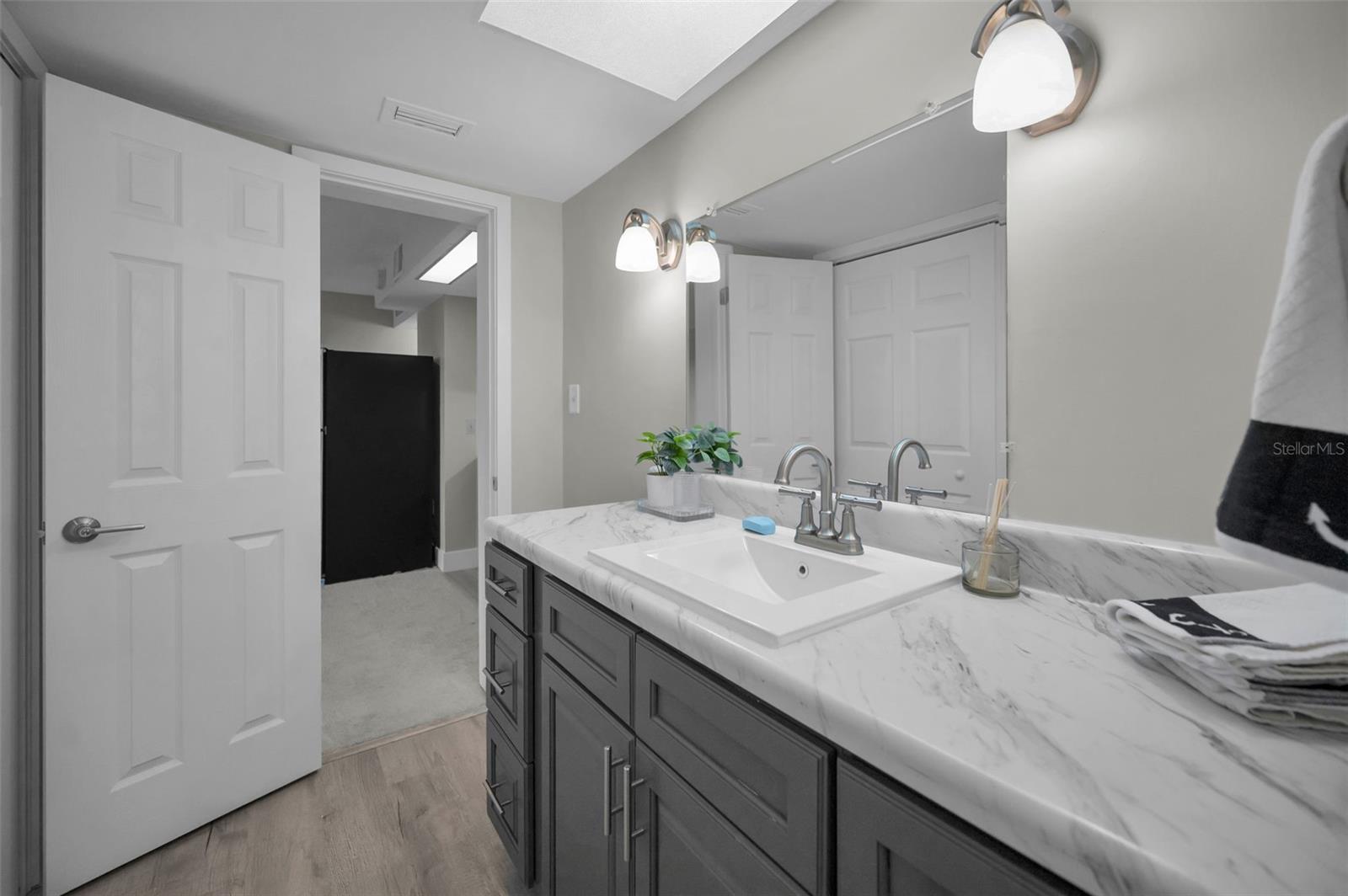 Image 24 of 46 For 622 Edgewater Drive 123