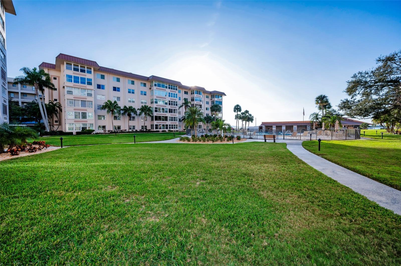 Image 28 of 46 For 622 Edgewater Drive 123