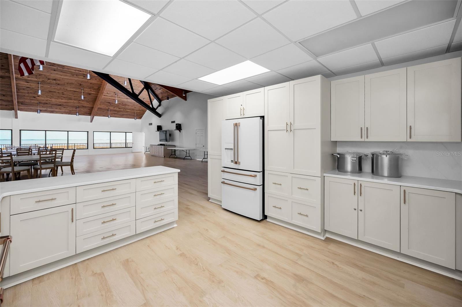 Image 37 of 46 For 622 Edgewater Drive 123